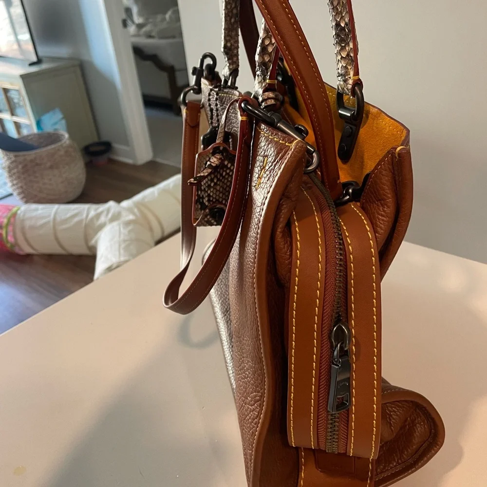 Coach rogue 1941 large Leather Handbag with python handle - Picture 4 of 6